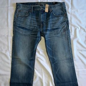 NWT American Eagle Original Straight Leg Jeans. Light Vintage Wash, 40Wx32L